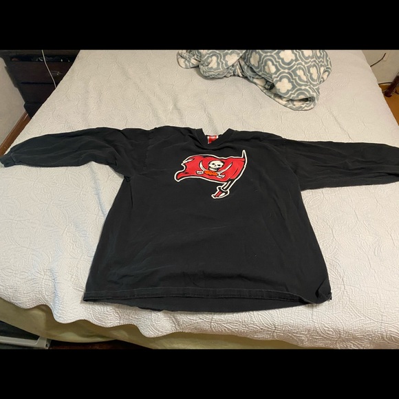 Buccaneers long sleeve t shirt. XXL - Picture 3 of 5